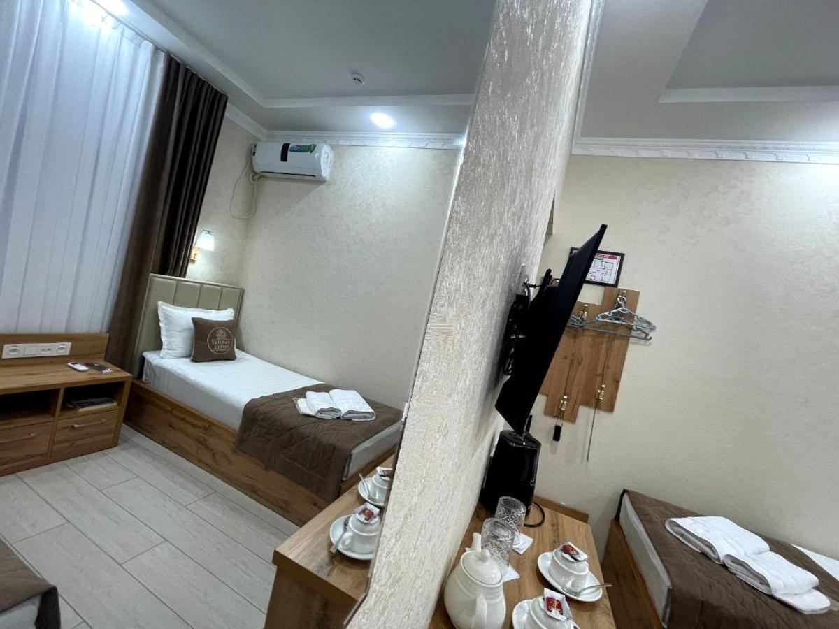Barhat Hotel Tashkent Esterno foto