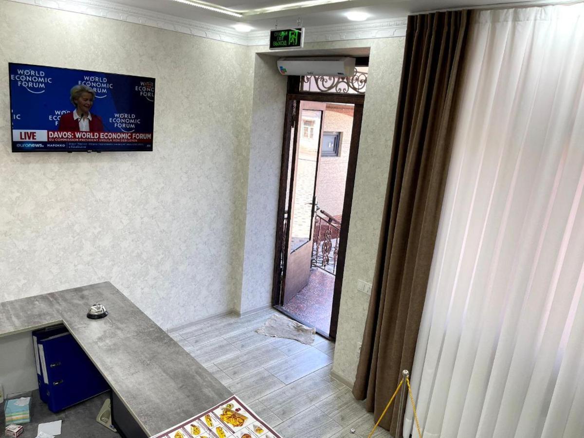 Barhat Hotel Tashkent Esterno foto